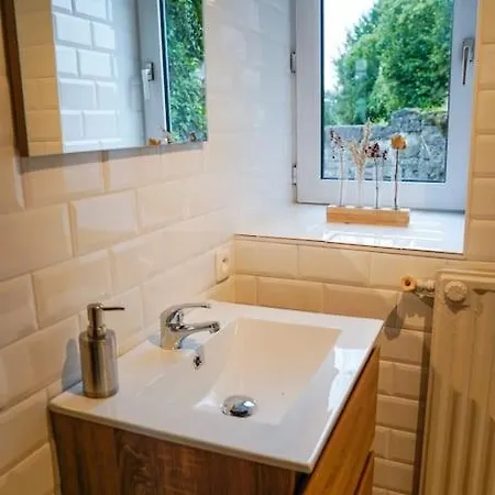 Familiale Avec Jardin Au Centre De דירה