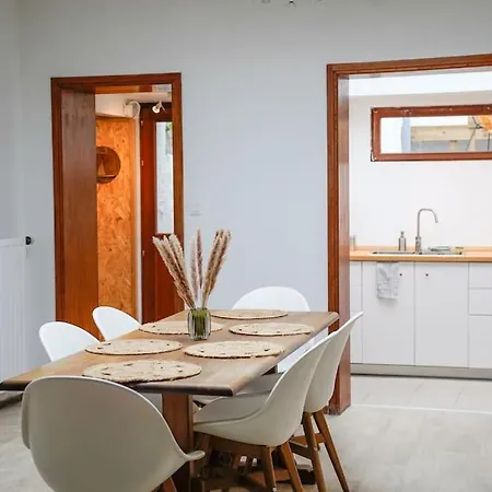 Familiale Avec Jardin Au Centre De * Dinant