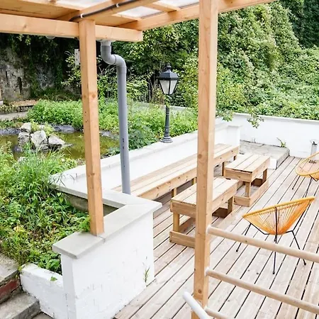 Familiale Avec Jardin Au Centre De * דינאן