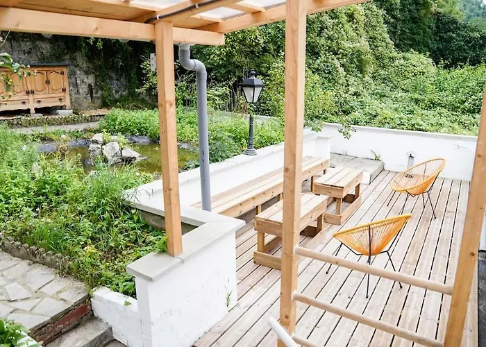 Familiale Avec Jardin Au Centre De * Dinant